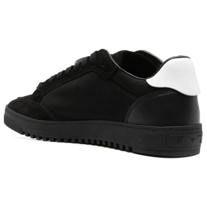 5.0 Zapatillas de caña baja «Negro Blanco»