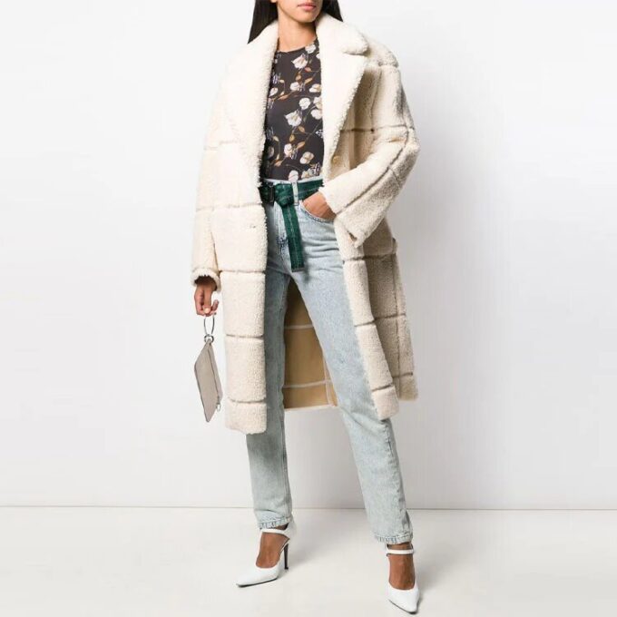 Abrigo liso Off-White de corte holgado en blanco cremoso