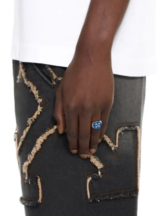 Anillo con flecha esmaltada