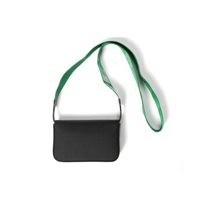 Bolso de hombro con logotipo negro