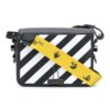 Bolso de hombro de cuero Off-White con microetiquetas y letras en negro