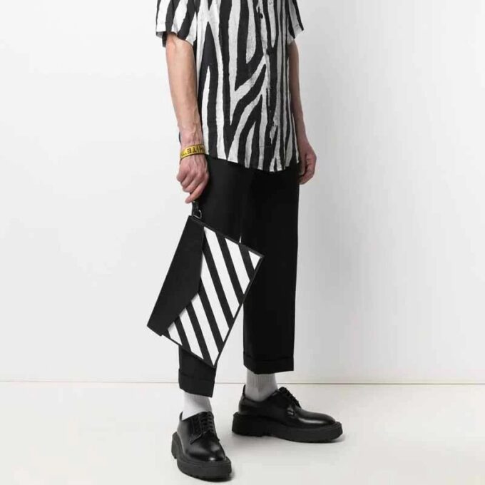 Bolso de mano tipo sobre de piel unisex negro y blanco
