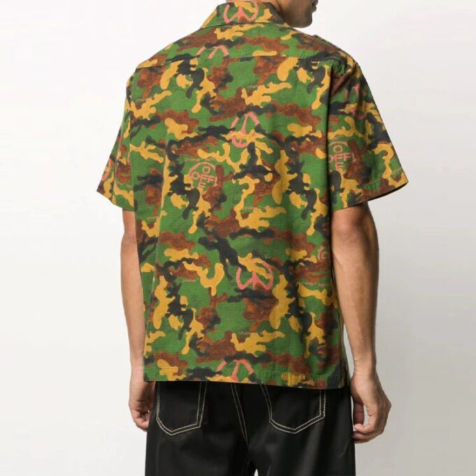 Camisa de manga corta con estampado de camuflaje, versión verde