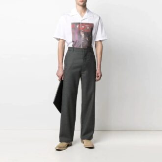 Camisa de manga corta con estampado de flechas de la colección SS21, versión blanca
