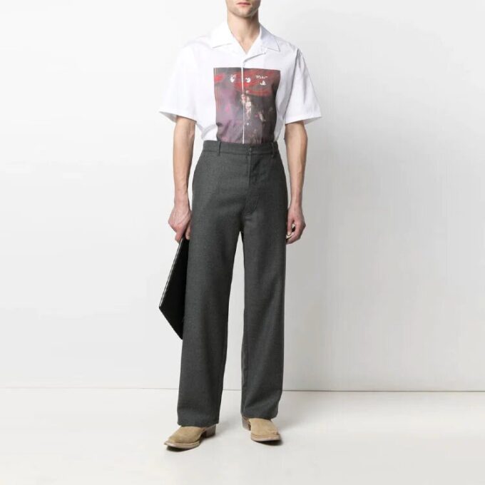 Camisa de manga corta con estampado de flechas de la colección SS21, versión blanca