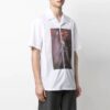 Camisa de manga corta con estampado de flechas de la colección SS21, versión blanca