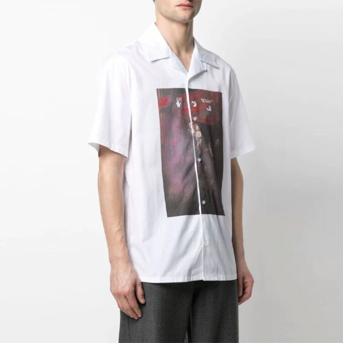 Camisa de manga corta con estampado de flechas de la colección SS21, versión blanca