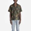 Camisa verde de pantalón corto con estampado de camuflaje para hombre de Off-White