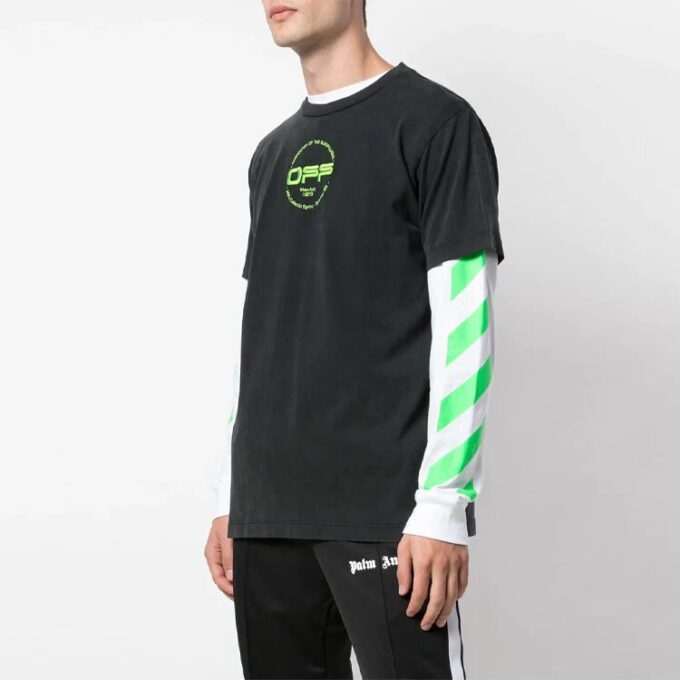 Camiseta ajustada con logo de mano, pantalones cortos, negros