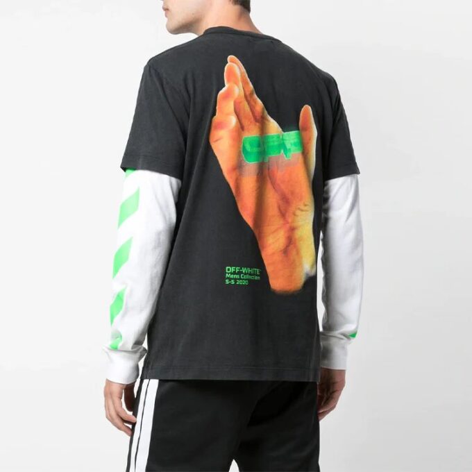 Camiseta ajustada con logo de mano, pantalones cortos, negros