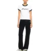 Camiseta ajustada con logotipo bordado en letra cursiva