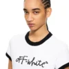 Camiseta ajustada con logotipo bordado en letra cursiva