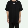 Camiseta blanca con estampado de líneas onduladas, pantalones cortos y corte holgado, color negro