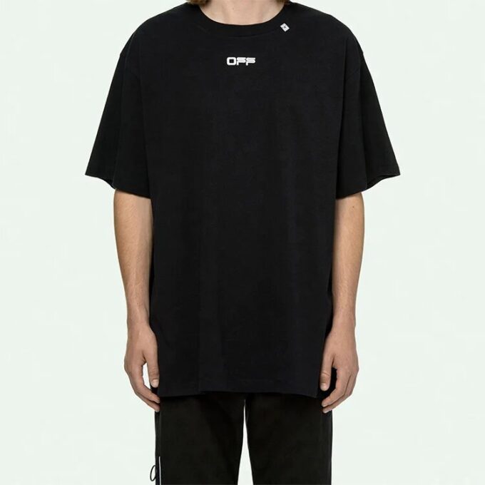 Camiseta blanca con estampado de líneas onduladas, pantalones cortos y corte holgado, color negro