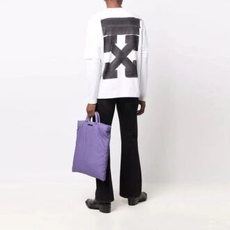 Camiseta blanca de hombre Off-White con estampado de flechas, doble capa en las mangas, manga larga y corte holgado