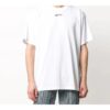 Camiseta blanca de manga corta con estampado de letras en la espalda