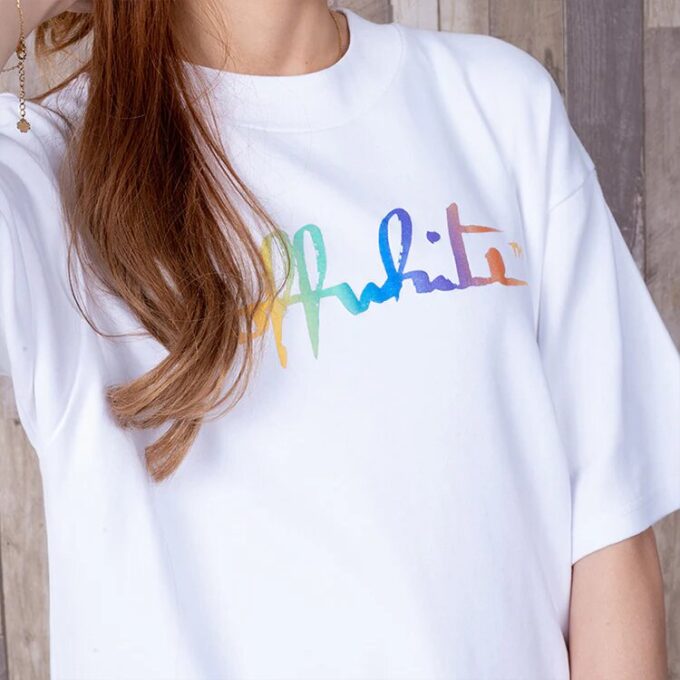 Camiseta blanca de manga corta y corte ajustado con estampado del logotipo Tomboy Rainbow de Off-White