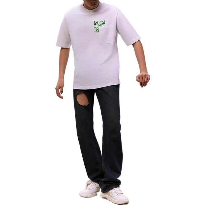 Camiseta blanca de manga corta y corte holgado con estampado de flechas Diagonal Arrow pintadas con spray para hombre de Off-White, colección primavera-verano 2022