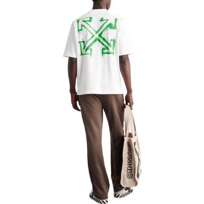 Camiseta blanca de manga corta y corte holgado con estampado de flechas Diagonal Arrow pintadas con spray para hombre de Off-White, colección primavera-verano 2022