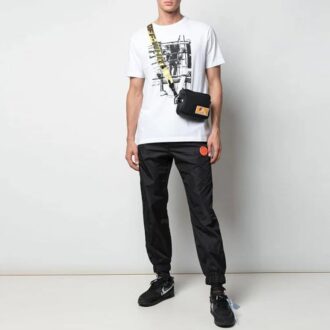 Camiseta blanca de pantalones cortos con cuello redondo y estampado de flechas, colección primavera-verano 2022