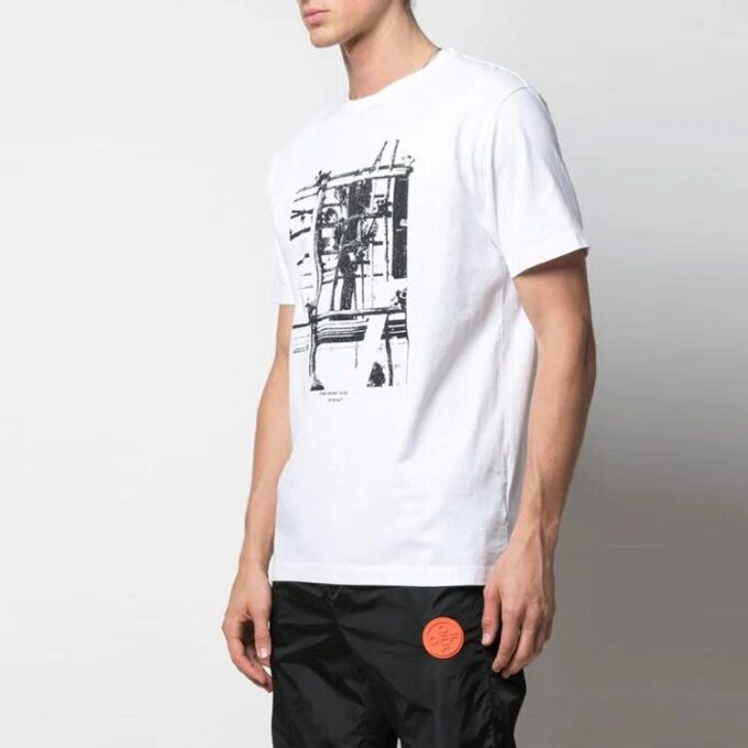 Camiseta blanca de pantalones cortos con cuello redondo y estampado de flechas, colección primavera-verano 2022