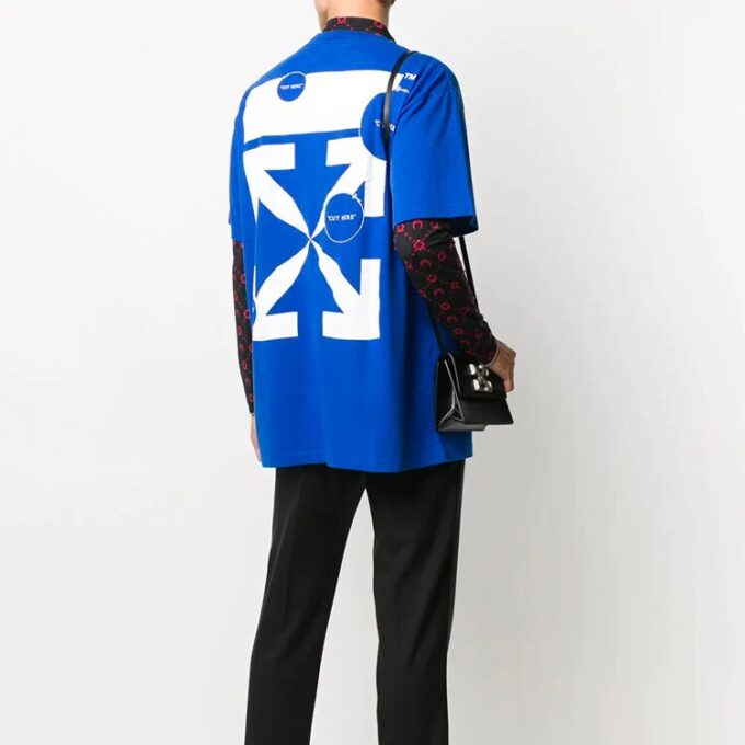 Camiseta con aplique de doble flecha para hombre, azul