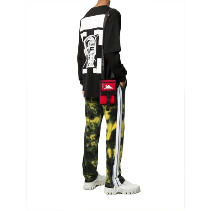 Camiseta con estampado de cara humana en la espalda, cuello redondo, negro