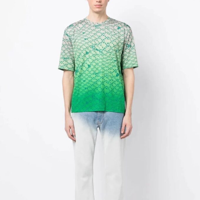Camiseta con estampado de flechas y efecto ombré