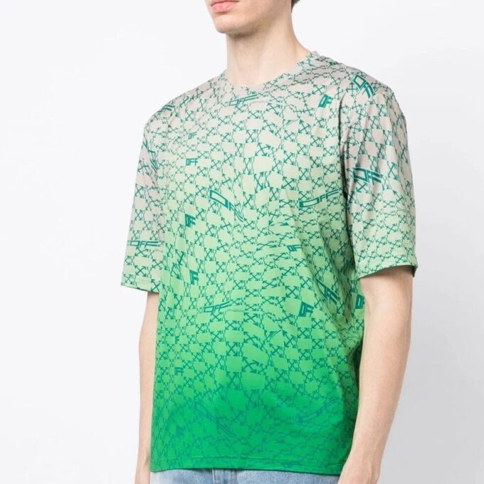 Camiseta con estampado de flechas y efecto ombré