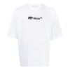 Camiseta con logotipo pintado con spray