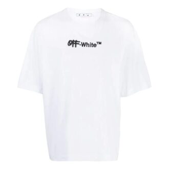 Camiseta con logotipo pintado con spray