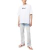 Camiseta con logotipo pintado con spray