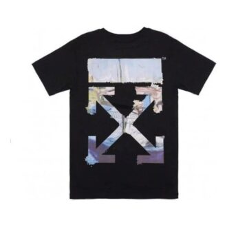 Camiseta de algodón de cuello redondo, manga corta, corte holgado y estampado de flecha pintada, color negro
