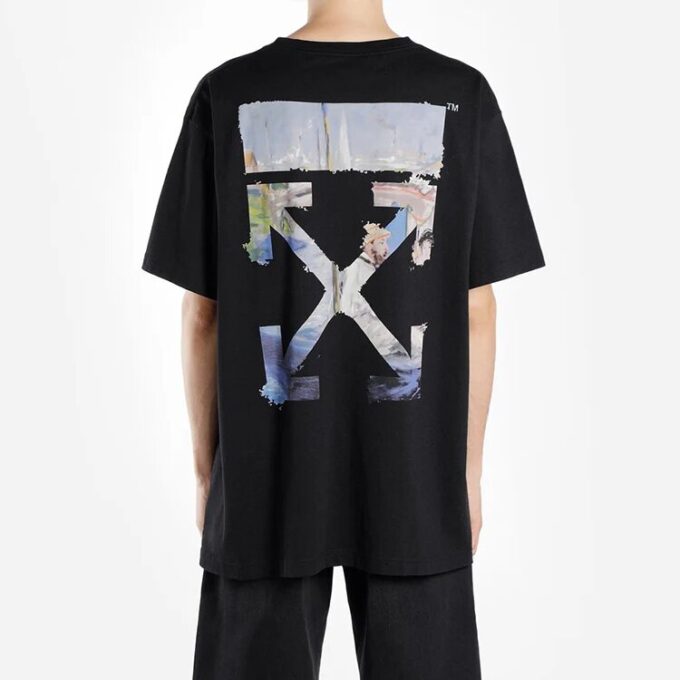 Camiseta de algodón de cuello redondo, manga corta, corte holgado y estampado de flecha pintada, color negro