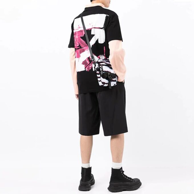 Camiseta de cuello redondo con estampado de flechas «Negro, blanco y rosa»