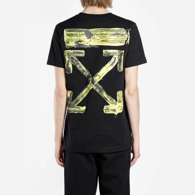 Camiseta de manga corta ajustada con flechas de acrílico