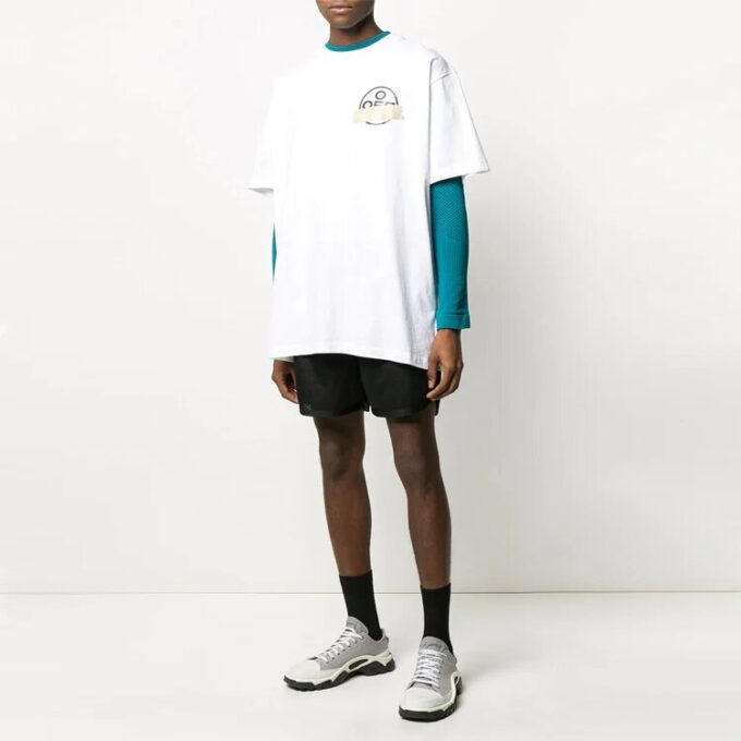 Camiseta de manga corta con cinta de flechas diagonales