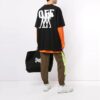Camiseta de manga corta con cuello redondo y corte holgado, con estampado del logotipo, en negro