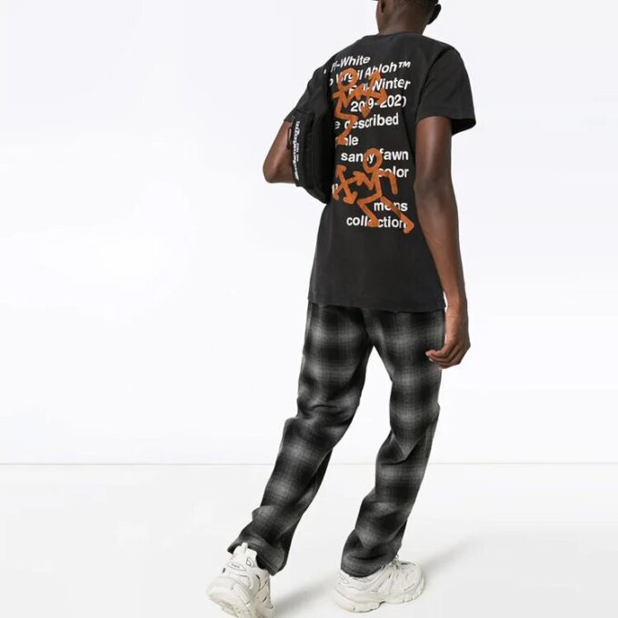 Camiseta de manga corta con estampado de flecha delgada y pictograma bordado, versión estándar, negro