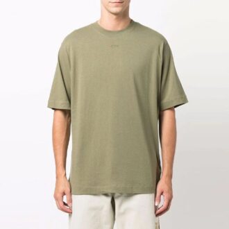 Camiseta de manga corta con estampado de flechas de goma, versión entallada, color verde, colección primavera-verano 2021