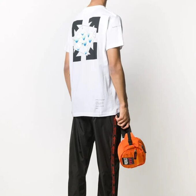 Camiseta de manga corta con estampado de flechas en blanco