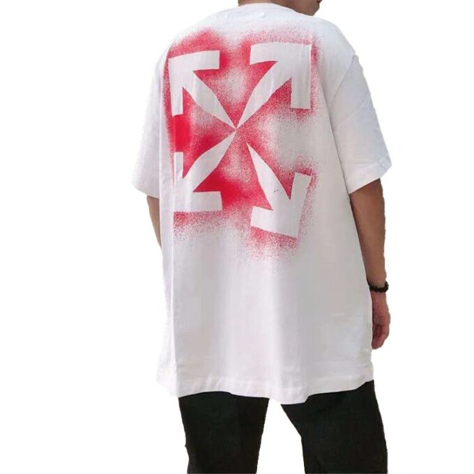 Camiseta de manga corta con estampado de flechas en blanco