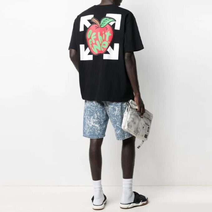 Camiseta de manga corta con estampado de manzana y flecha, corte holgado, negro