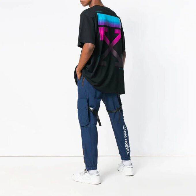 Camiseta de manga corta con flechas degradadas para hombre