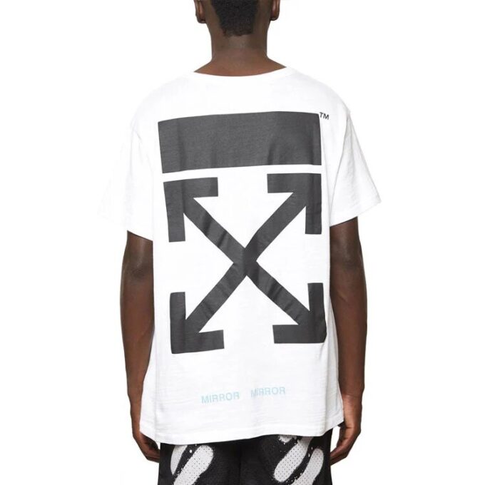 Camiseta de manga corta con logotipo para hombre «Black White» y dibujo de flechas en la espalda