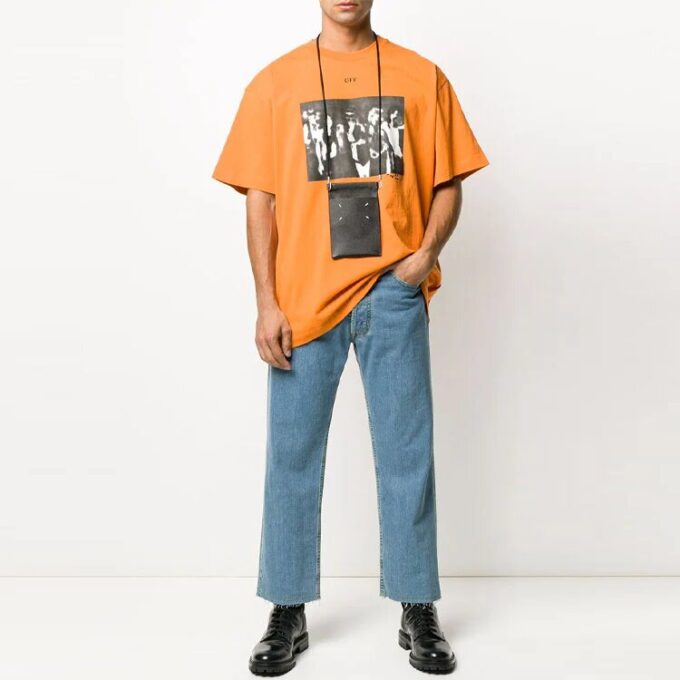Camiseta de manga corta de cuello redondo con estampado de flechas para hombre de Off-White en color naranja