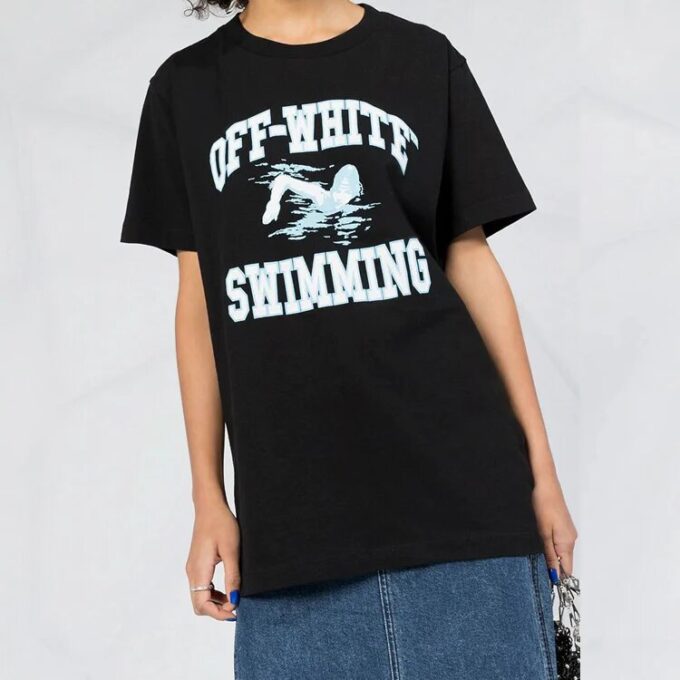 Camiseta de manga corta Off-White con estampado de natación, color negro