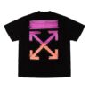 Camiseta de manga corta SS21 con flecha y degradado rosa para hombre, color negro