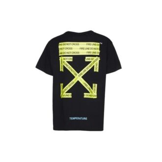 Camiseta de manga corta Yellow Arrow en negro