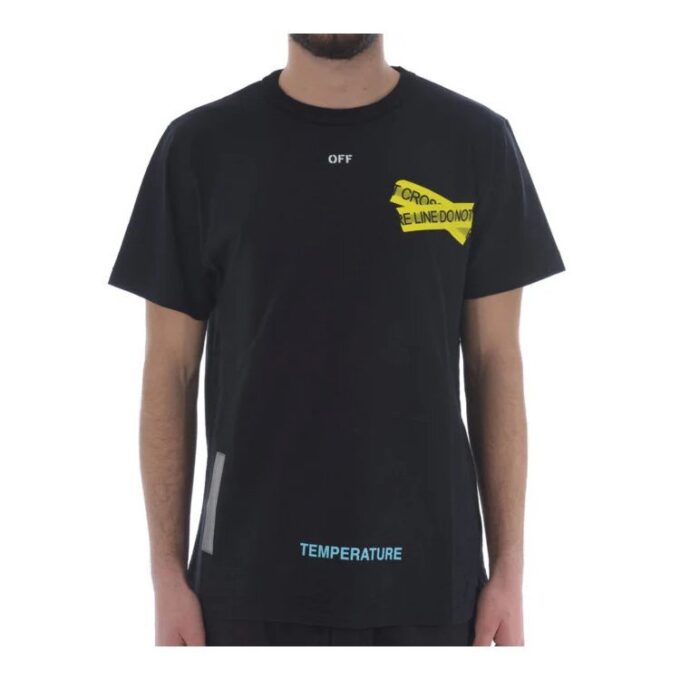 Camiseta de manga corta Yellow Arrow en negro